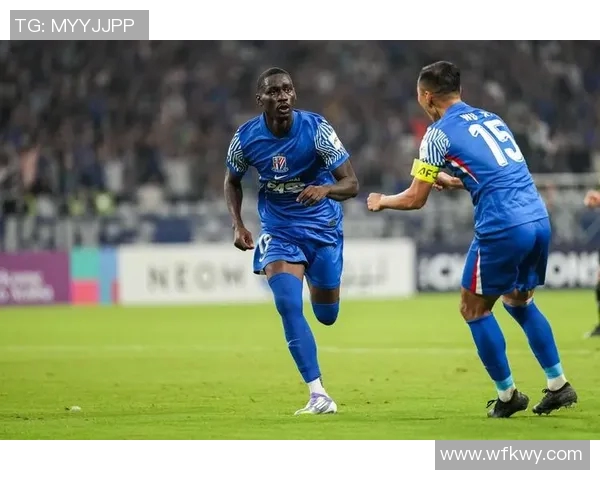 巴坎布梅开二度领衔上港客场逆转，继续领跑中超积分榜