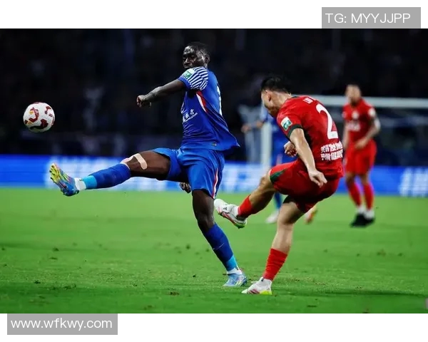 中超赛场上蒋圣龙头球破门引发热议展现出色竞技状态 中超赛场上蒋圣龙头球破门引发热议展现出色竞技状态