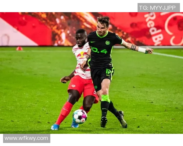 柏林联合客场逆袭艰难击败沃尔夫斯堡保住欧战希望