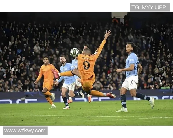 利物浦在欧冠比赛中大胜对手，晋级16强引发球迷狂热讨论