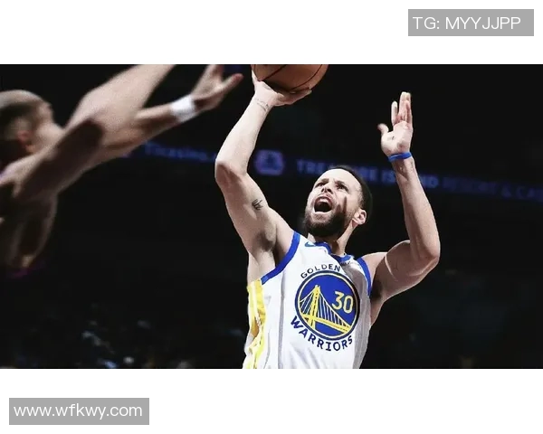 库里成为历史第一人!15投10中创造奇迹! 库里成为历史第一人!15投10中创造奇迹!